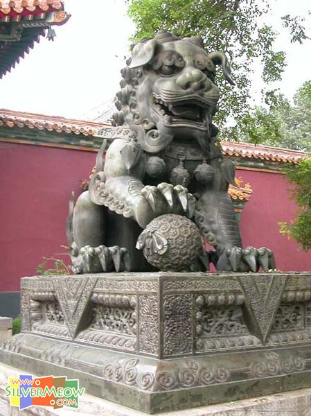 雍和門旁石獅子
