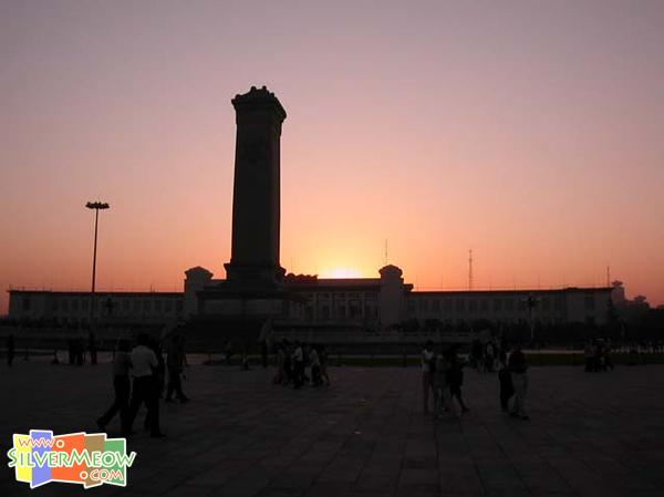 天安门广场 - 人民英雄纪念碑