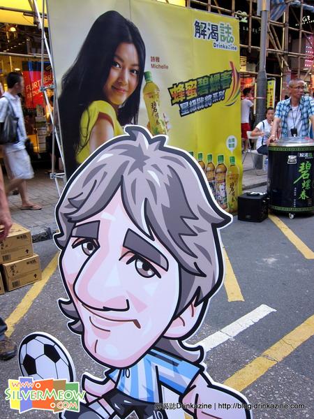 為配合 2010 南非世界盃，Silvermeow.com 為解渴誌設計了一共十二款星級戰將飲品樽身圖案