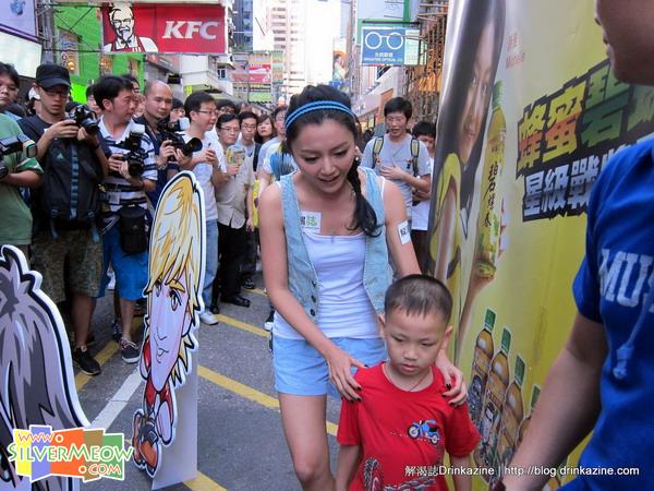 為配合 2010 南非世界盃，Silvermeow.com 為解渴誌設計了一共十二款星級戰將飲品樽身圖案