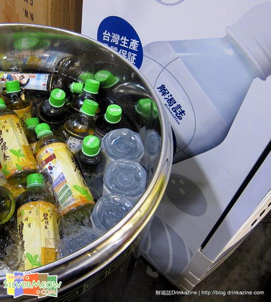 为配合 2010 南非世界杯，Silvermeow.com 为解渴志设计了一共十二款星级战将饮品樽身图案