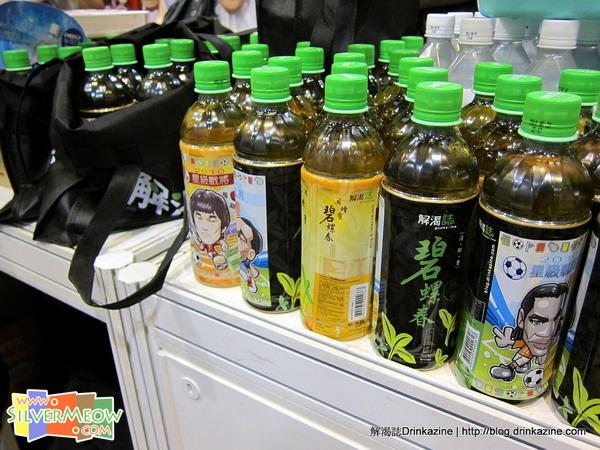 為配合 2010 南非世界盃，Silvermeow.com 為解渴誌設計了一共十二款星級戰將飲品樽身圖案