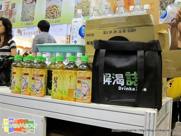 為配合 2010 南非世界盃，Silvermeow.com 為解渴誌設計了一共十二款星級戰將飲品樽身圖案