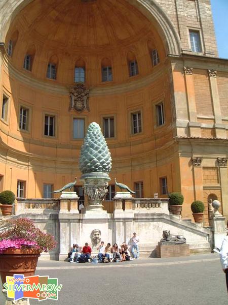 松果中庭 Cortile della Pigna