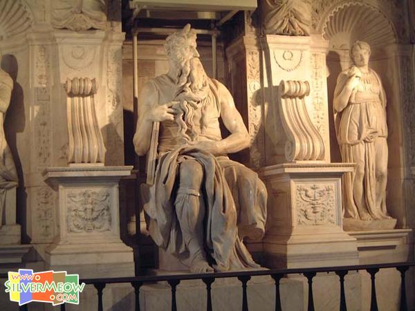 米高安哲奴之摩西石像