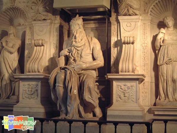 米高安哲奴之摩西石像