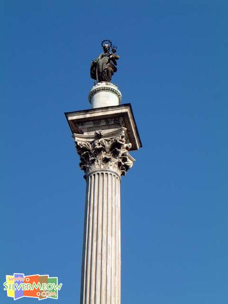 偉大聖母教堂廣場圓柱, 聖母與聖嬰銅像