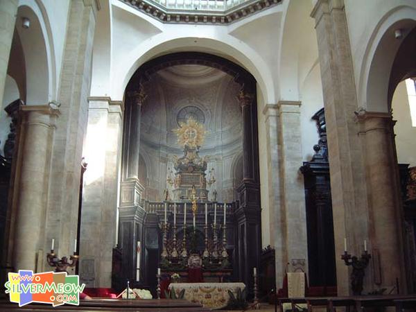 教堂主祭坛