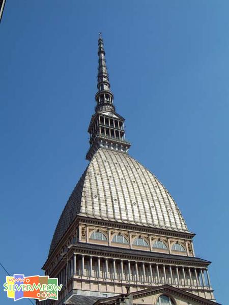 建於1863至1890年, 高165.15米