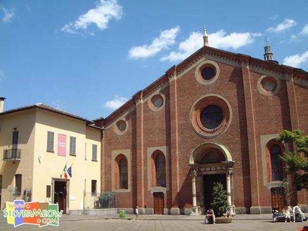 左面为 Cenacolo Vinciano 入口