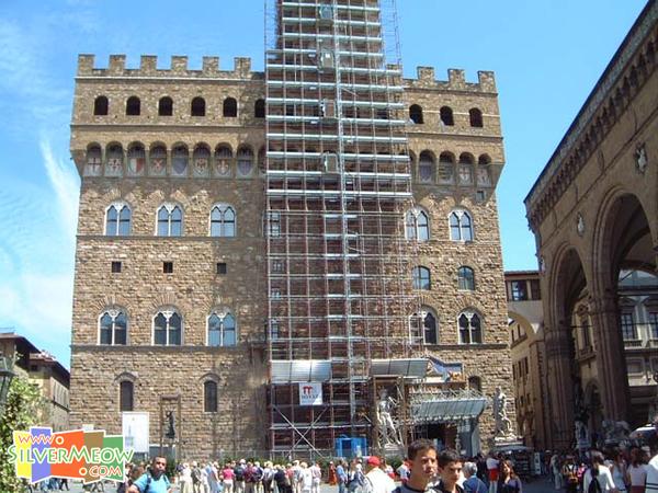 位於达西奥里亚广场 Piazza della Signoria, 建於1298年, 现位市政府办公室