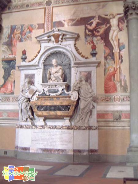 伽利略之墓, 位於教堂内左面