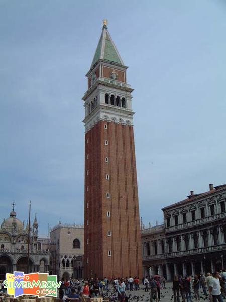 始建於十世纪, 高99米