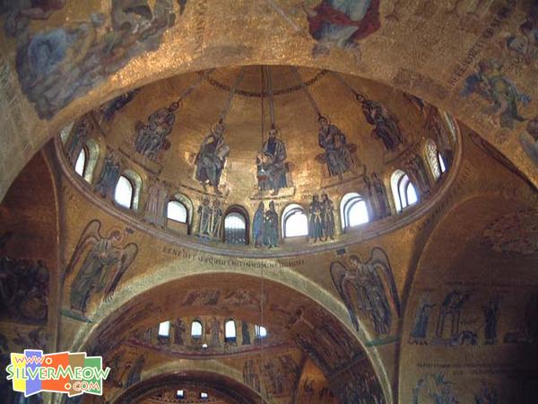 教堂圆顶镶嵌画