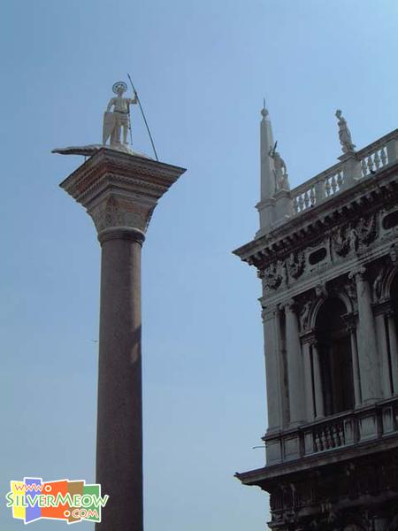 圣刁多禄大理石雕像