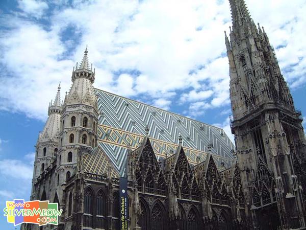 始建於1137年, 属哥德式