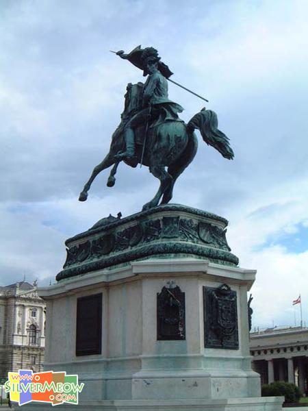 Erzh. Karl Dkm. 雕像