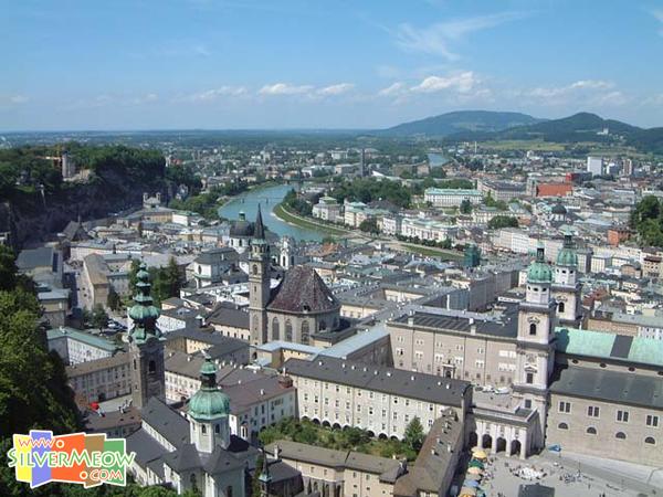 由堡上鳥瞰薩爾斯堡古城