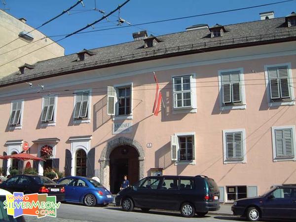 位於 Makartplatz 廣場 8 號