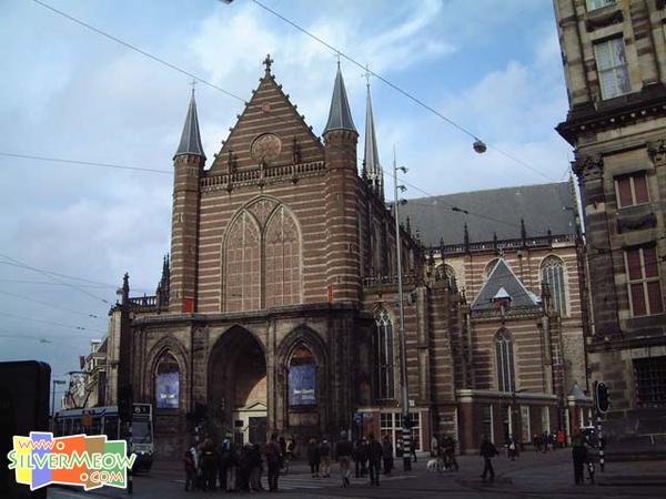 荷兰阿姆斯特丹 新教堂 Nieuwe Kerk 位於 Nieuwezijds Voorburgwal 大道之教堂正门入口