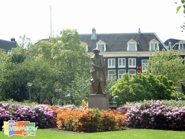 廣場上倫勃朗像 Rembrandt