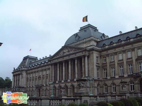 Place des Palais廣場外