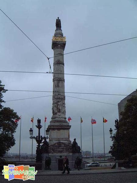 建於 1850 年, 紀念 1831 年脫離荷蘭獨立