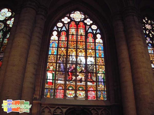 教堂內玻璃窗繪畫