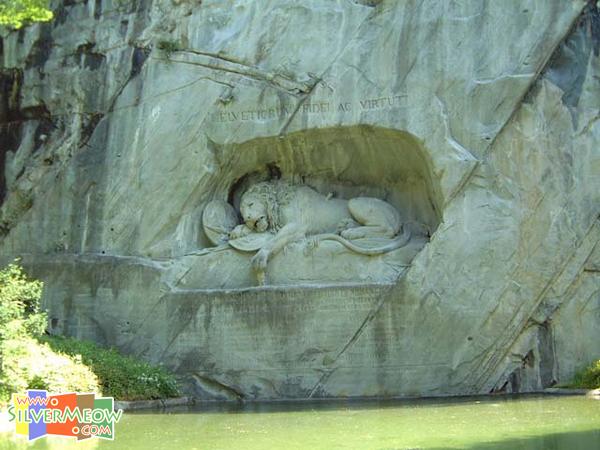 瑞士琉森 垂死獅子像 Lowendenkmal