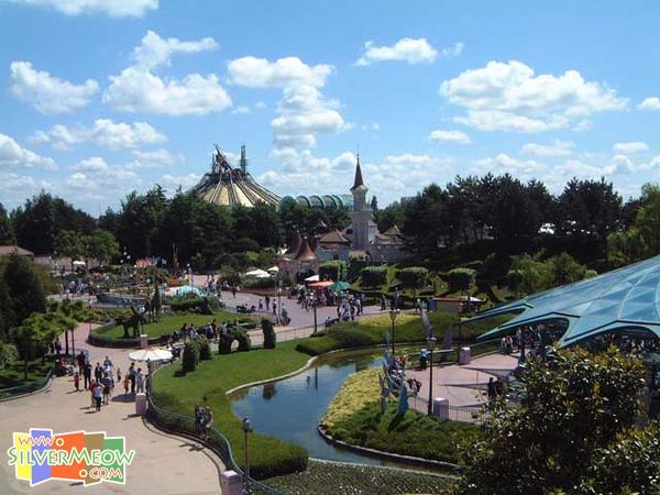 梦幻乐园 Fantasyland - 爱丽丝迷宫 Alice's Curious Labyrinth, 红心皇后城堡 Queen of Heart's Castle