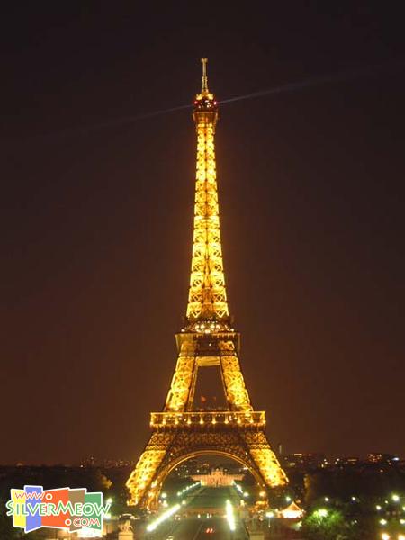 於夏佑宮 Palais de Chaillot 遠望鐵塔