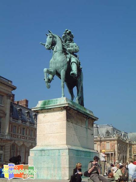 梵尔赛宫入口, 路易十四像, 1837年所设立