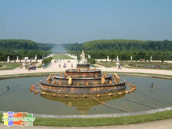 皇宫御花园 拉铎娜池 Le Bassin de Latone 上之拉铎娜女神像