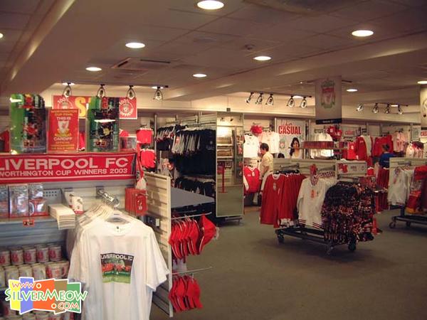 球会用品专卖店 Liverpool F.C. Club Store 内