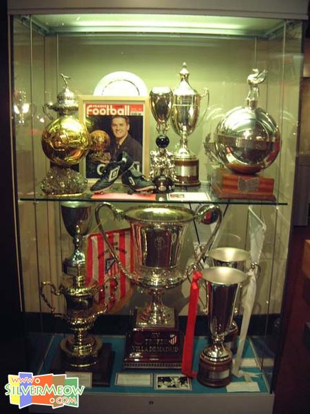 利物浦球會博物館, 前鋒米高奧雲 Michael Owen 於2001年所獲歐洲足球先生獎項