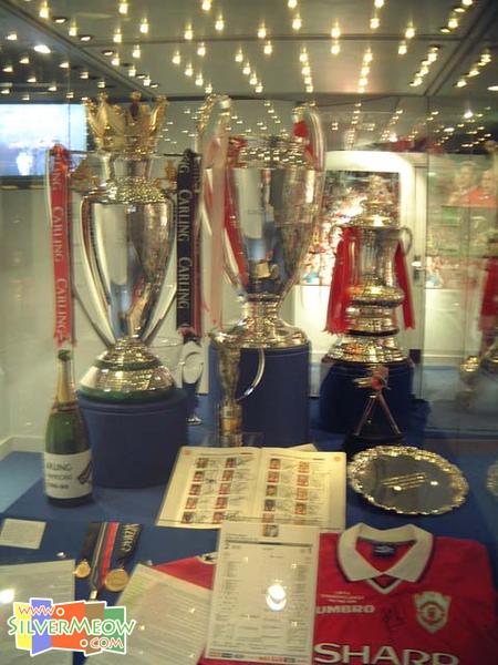 曼聯球會博物館, 1999年所贏得三冠王獎盃 (英國超級聯賽冠軍, 足總盃及歐冠盃)