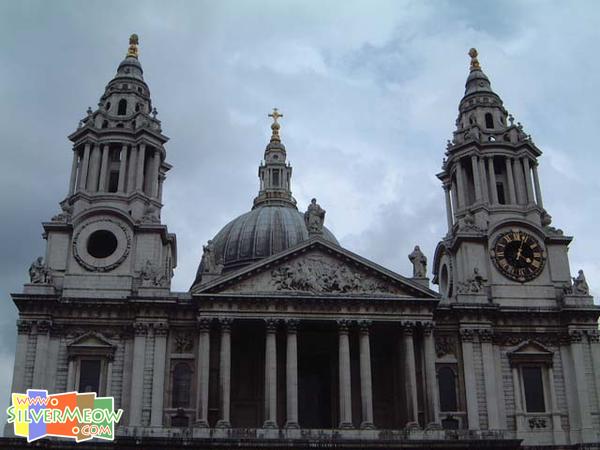 教堂西正門及鐘樓