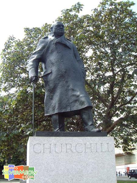 广场上邱吉尔像 Churchill