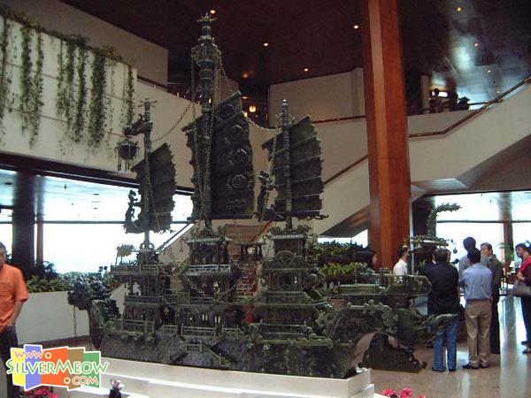 白天鹅宾馆大堂内