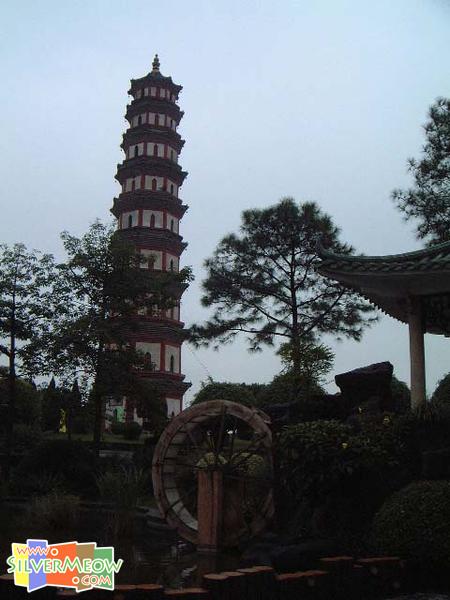 於联谊楼远望莲花塔