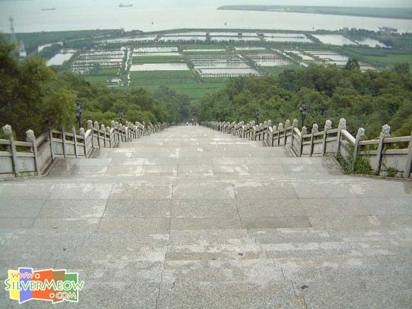 通往望海觀音像之百級樓梯