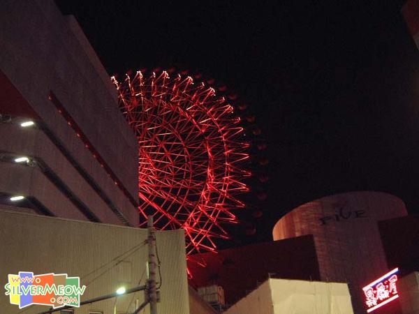 阪急東通商店街, 鄰近之摩天輪