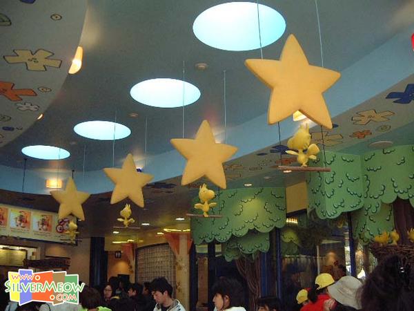 史奴比漢堡餐館, 排隊購買午餐