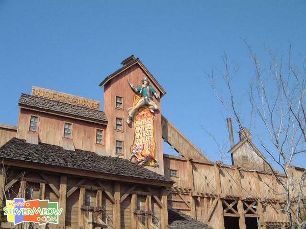 西部牛仔表演场馆 The Wild, Wild, Wild West Stunt Show