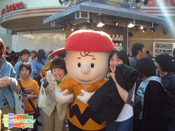 史奴比攝影室商品屋 Snoopy Studios Store 外, Charlie Brown 公仔