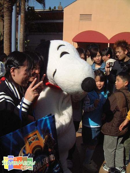 史奴比攝影室商品屋外, Snoopy 公仔