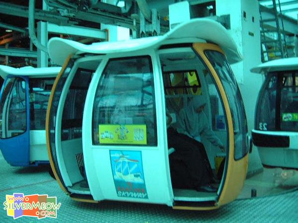 轮候乘搭登山缆车