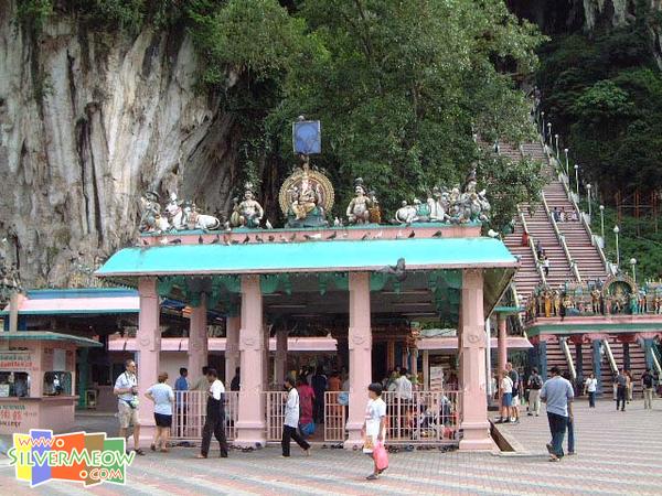 洞外印度教神廟