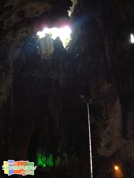 洞內石灰岩溶洞