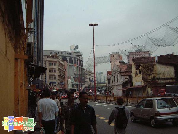 Jalan Cheng Lock 街头, 远处为 Kota Rava Plaza